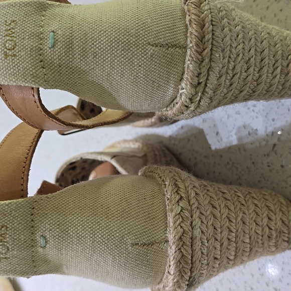 Shoes - Picture 2 of 5